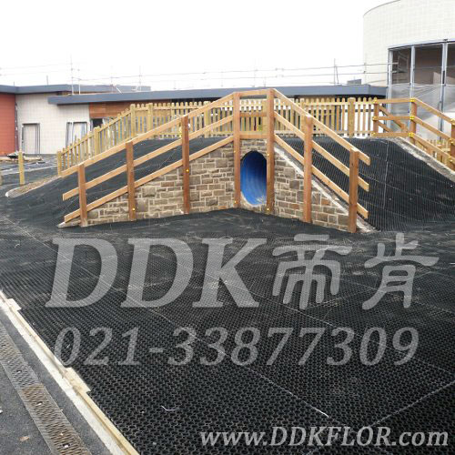 游樂主題區_戶外地面防摔_黑色鋪裝樣板圖片，帝肯(DDK)_400_222效果圖，戶外地毯,室外地毯,橡膠地毯