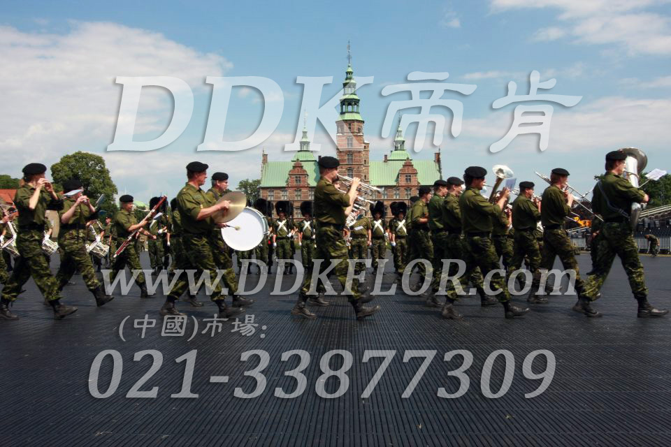黑色定制（2）_廣場草坪地面保護材料樣板圖片,帝肯(DDK)_7000_222（草坪保護材料）效果圖，草坪保護板,草坪保護墊,草坪專用蓋板,草坪地板