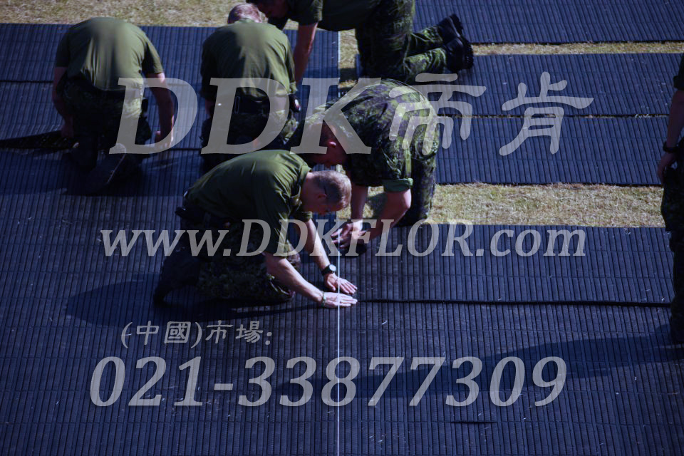 黑色定制（3）_廣場草坪地面保護材料樣板圖片,帝肯(DDK)_7000_222（草坪保護材料）效果圖，草坪保護板,草坪保護墊,草坪專用蓋板,草坪地板