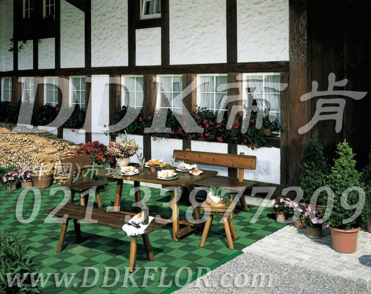 綠色拼裝_花園地面鋪設材料樣板圖片,帝肯(DDK)_8100_T550（室外花園地面材料）效果圖，戶外地磚,戶外地板,戶外花園地磚,pvc戶外地板,塑料戶外地板,幼兒園戶外地墊,幼兒園戶外地板,戶外地墊,戶外地毯,戶外地膠,戶外塑料地板,戶外塑膠地毯,戶外花園地板,戶外草坪地墊,戶外防滑墊,花園戶外地板,陽臺戶外地板,入戶花園地板,入戶花園地面,室外花園地磚,花園地板磚,露臺花園裝修,室外地板膠,室外地磚,室外地膠,室外塑料地板,室外塑膠地板,室外鏤空拼裝地板,室外防水地板,室外防滑地墊,室外生態地板,室外環保地板,室外防腐地板,室外陽臺地板,室外陽臺磚,室外露臺地磚,室外露臺裝修,幼兒園室外地膠