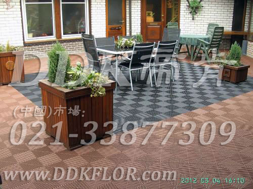 淡咖啡色+灰色_室外花園地面鋪地材料樣板圖片,帝肯(DDK)_8100_T550（室外花園地面材料）效果圖，戶外地磚,戶外地板,戶外花園地磚,pvc戶外地板,塑料戶外地板,幼兒園戶外地墊,幼兒園戶外地板,戶外地墊,戶外地毯,戶外地膠,戶外塑料地板,戶外塑膠地毯,戶外花園地板,戶外草坪地墊,戶外防滑墊,花園戶外地板,陽臺戶外地板,入戶花園地板,入戶花園地面,室外花園地磚,花園地板磚,露臺花園裝修,室外地板膠,室外地磚,室外地膠,室外塑料地板,室外塑膠地板,室外鏤空拼裝地板,室外防水地板,室外防滑地墊,室外生態地板,室外環保地板,室外防腐地板,室外陽臺地板,室外陽臺磚,室外露臺地磚,室外露臺裝修,幼兒園室外地膠