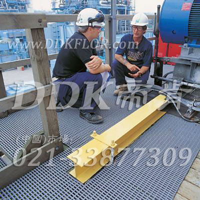 灰色_工廠車間作業平臺地面防滑防護網格毯（8）樣板圖片,帝肯(DDK)_1900_9979（工業地面鋪地材料）效果圖，工業地墊,工業地板膠,工業地板革,工業地毯,工業地膠,工業塑料地毯,工業塑膠地板,工業抗疲勞地墊,工業抗疲勞防滑墊,工業橡膠地板,工業用格柵地墊,工業耐油地墊,工業走道地墊,工業防滑地墊,工業防滑地毯,工業防滑墊,工廠地墊,工廠地板膠,工廠地毯,工廠地膠,工廠塑膠地板,工廠用橡膠地墊,工廠走道地墊,工廠用塑料地板,工廠車間地板革,工廠車間地膠,工廠防滑地墊,工廠防滑墊,帶孔防滑墊,多孔防滑地墊,多孔橡膠墊,耐油工業橡膠墊,車間地墊,車間防滑地墊,車間防滑墊,車間地面膠皮,車間地膠墊,車間地毯,車間塑料防滑墊,車間塑膠地板,抗疲勞地毯,抗疲勞墊,抗疲勞腳墊,疏水型抗疲勞地墊,經濟型抗疲勞地墊,防疲勞墊,防疲勞地膠,防疲勞地毯,防疲勞地墊,防疲勞腳墊,廠房防滑地膠,廠房地板材料,廠房地膠,廠房地毯,z字型疏水墊,疏水防滑墊,漏水橡膠墊,漏水地膠,漏水防滑墊,耐油耐水地墊,茶水間防滑地墊,防水地毯,透水地墊,透水地板膠墊,隔水材料,疏水地毯,疏水地席