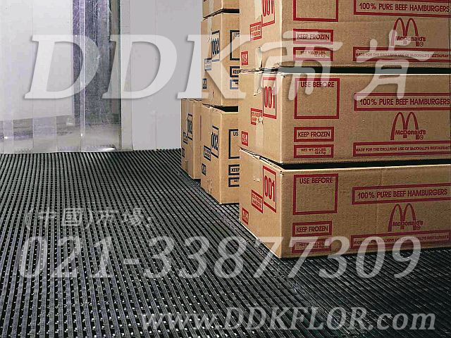 灰色_倉儲地面防滑防護防潮網格毯（14）樣板圖片,帝肯(DDK)_1900_9979（工業地面鋪地材料）效果圖，工業地墊,工業地板膠,工業地板革,工業地毯,工業地膠,工業塑料地毯,工業塑膠地板,工業抗疲勞地墊,工業抗疲勞防滑墊,工業橡膠地板,工業用格柵地墊,工業耐油地墊,工業走道地墊,工業防滑地墊,工業防滑地毯,工業防滑墊,工廠地墊,工廠地板膠,工廠地毯,工廠地膠,工廠塑膠地板,工廠用橡膠地墊,工廠走道地墊,工廠用塑料地板,工廠車間地板革,工廠車間地膠,工廠防滑地墊,工廠防滑墊,帶孔防滑墊,多孔防滑地墊,多孔橡膠墊,耐油工業橡膠墊,車間地墊,車間防滑地墊,車間防滑墊,車間地面膠皮,車間地膠墊,車間地毯,車間塑料防滑墊,車間塑膠地板,抗疲勞地毯,抗疲勞墊,抗疲勞腳墊,疏水型抗疲勞地墊,經濟型抗疲勞地墊,防疲勞墊,防疲勞地膠,防疲勞地毯,防疲勞地墊,防疲勞腳墊,廠房防滑地膠,廠房地板材料,廠房地膠,廠房地毯,z字型疏水墊,疏水防滑墊,漏水橡膠墊,漏水地膠,漏水防滑墊,耐油耐水地墊,茶水間防滑地墊,防水地毯,透水地墊,透水地板膠墊,隔水材料,疏水地毯,疏水地席