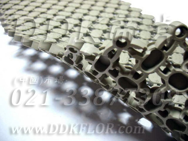 淡灰色_桑拿休閑池邊防滑鋪地材料（3）樣板圖片,帝肯(DDK)_8200_337效果圖,衛浴防滑墊,洗浴防滑墊,洗澡間防滑墊,浴室pvc格柵地板,浴室地墊,浴室地板,浴室地板磚,浴室地毯,浴室地磚,浴室地膠,浴室墊,浴室防滑地墊,浴室防滑地板,浴室防滑地磚,浴室防滑地膠,浴室防滑墊,浴室防滑疏水磚,浴池防滑地墊,浴池防滑墊,淋浴房防滑墊