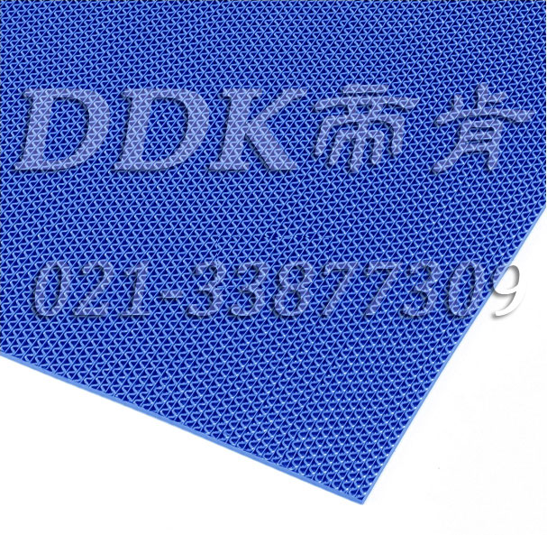PVC材質網格透水藍色地毯樣板圖片,帝肯(DDK)_1800（Swatch|斯沃基）效果圖，PVC地毯,pvc地膠,pvc地面材料,pvc塑料地毯,pvc塑膠地墊,pvc塑膠地毯,pvc防水地墊,pvc防滑卷材,pvc防滑地墊,pvc防滑地毯,塑料網格防滑地墊,塑料防滑網格墊,網格塑料墊,網孔地墊,網格地墊,網格防滑墊,網狀地毯,網狀防滑墊,網眼防滑,防滑塑料網格,鏤空地膠,多孔防滑地墊,帶孔防滑墊,z字型疏水墊,s紋型防滑墊,s形防滑墊,s形防滑地墊,PVC防滑墊,pvc防滑地膠,排水防滑墊,排水地墊,漏水地墊,漏水地膠,漏水防滑墊,漏水橡膠墊,疏水地毯,疏水地墊,疏水地膠,疏水墊,疏水性材料,疏水防滑地墊,疏水防滑墊,透水地墊,透水地板膠墊,防水地墊,透水防滑塑膠地墊,防水地毯,防水地膠墊,防水墊,防水防滑墊,防滑隔水墊,隔水地墊,隔水地板,隔水材料