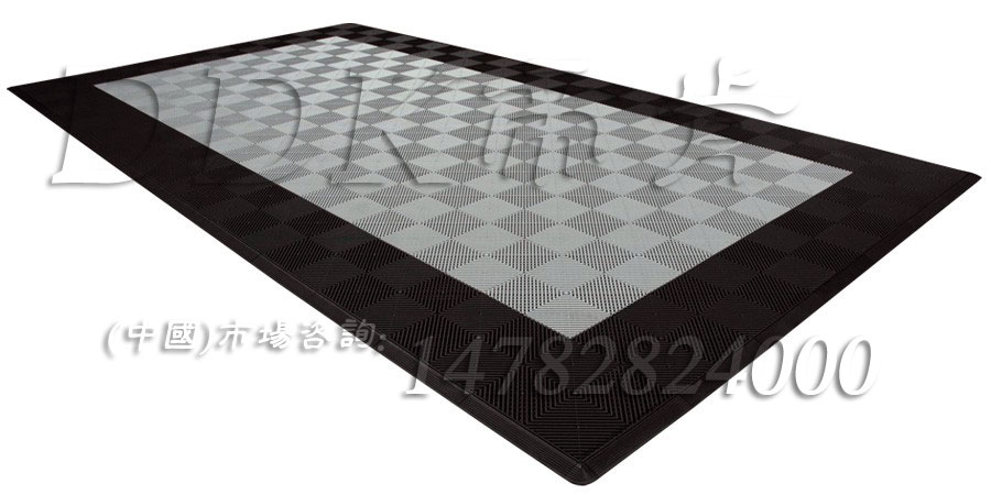 【商場入口防滑墊】灰+黑色效果樣板圖片，帝肯(DDK)_8100_900（大門入口防滑墊）效果圖，門口地墊,門口地毯,門口地面除塵刷,門口腳墊,門口腳踏墊,門口除塵地墊,門口防滑墊,門口防滑地膠,門口防滑地墊,門口防塵墊,門口防塵地毯,門口防塵地墊,進門地墊,進門腳墊,自動門地墊,腳墊門墊,門廳地墊,門廳地毯,門廳腳墊,門廳除塵地墊,防滑門墊,除塵門墊,除雪門墊,廣告門墊,模塊拼接式門墊,橡膠門墊,嵌入式門墊,塑膠門墊,大門腳墊,刮泥門墊,三合一門墊,logo門墊,三合一門口毯,塑料門墊,入口防塵地墊,入口防水地墊,入口防滑墊,出入口地墊