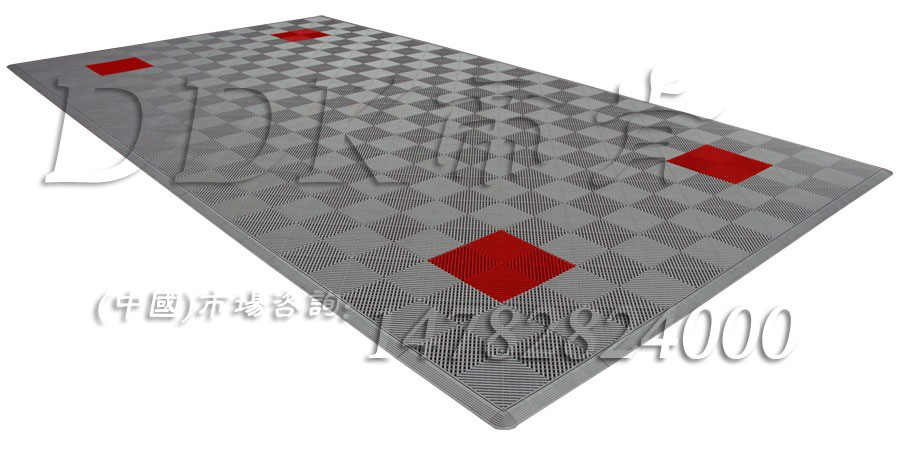 【大廈入口門格柵系統】灰色加紅色效果樣板圖片，帝肯(DDK)_8100_900（大門入口防滑墊）效果圖，門口地墊,門口地毯,門口地面除塵刷,門口腳墊,門口腳踏墊,門口除塵地墊,門口防滑墊,門口防滑地膠,門口防滑地墊,門口防塵墊,門口防塵地毯,門口防塵地墊,進門地墊,進門腳墊,自動門地墊,腳墊門墊,門廳地墊,門廳地毯,門廳腳墊,門廳除塵地墊,防滑門墊,除塵門墊,除雪門墊,廣告門墊,模塊拼接式門墊,橡膠門墊,嵌入式門墊,塑膠門墊,大門腳墊,刮泥門墊,三合一門墊,logo門墊,三合一門口毯,塑料門墊,入口防塵地墊,入口防水地墊,入口防滑墊,出入口地墊