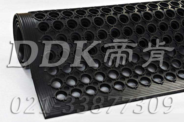 多孔防疲勞防滑地面鋪設材料_黑色樣板圖片，帝肯(DDK)_4800_MD1500X900（Rmaid1500X900|樂美達）效果圖，安全橡膠地墊,多孔橡膠墊,橡膠防滑地毯,漏水橡膠墊,防滑橡膠地墊,防滑橡膠墊