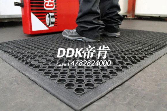 圆孔胶垫碎屑收集垫Q多I橡胶垫Q防滑橡胶垫Q?0 厘米X150 厘米防滑地垫Q橡胶抗疲劳地垫