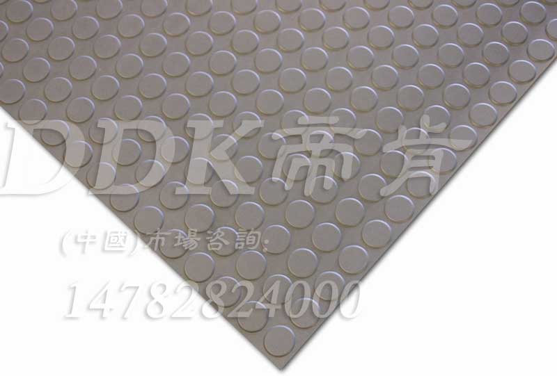 防油防滑塑料橡膠地毯圓幣紋地膠車間地毯灰色或綠色 多種厚度定制，圓點紋,圓點防滑橡膠地板,彩色圓扣墊,銅錢紋,最便宜的地毯多少錢,耐油地墊,耐油地毯,耐油地膠,耐油工業橡膠墊,耐油膠墊,耐油防滑墊,耐油地板,工業防滑墊,工業防滑地毯,工業防滑地墊,工廠防滑地墊,工廠防滑墊,地面防滑墊,地面防滑膠皮,pvc防滑卷材,流水線防滑墊,車間防滑墊,車間防滑地墊,過道防滑墊,走廊防滑墊,防滑橡膠墊,防滑毯,車間地毯,車間地墊,車間地面膠皮,車間用地板膠,軟質地板,過道地毯